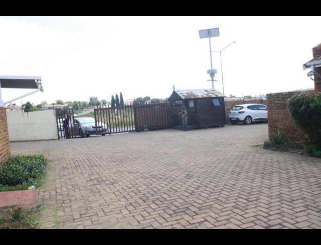 2 BEDROOM TOWNHOUSE FOR SALE IN NORKEM PARK